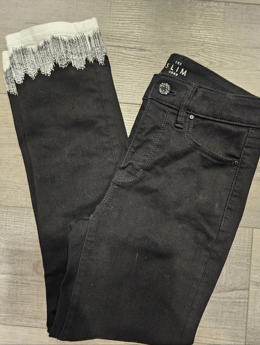 White House Black Market Black Slim Crop Jeans Embroidered Hem 00 - Picture 2 of 10